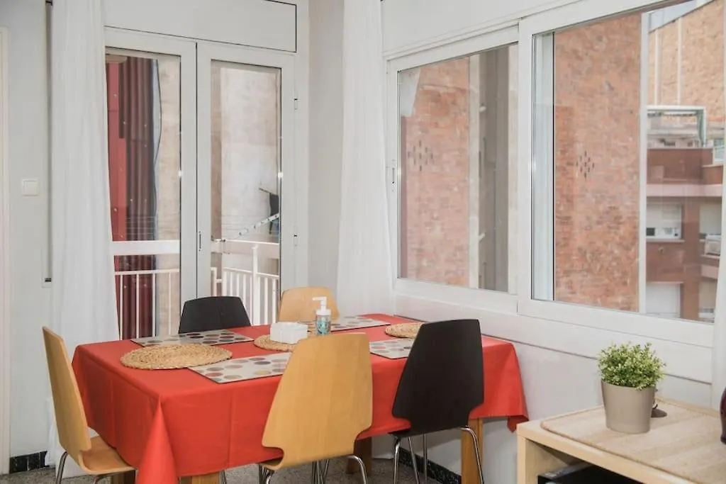 Sunny And Quiet Sagrada Familia Apartment Barcelona