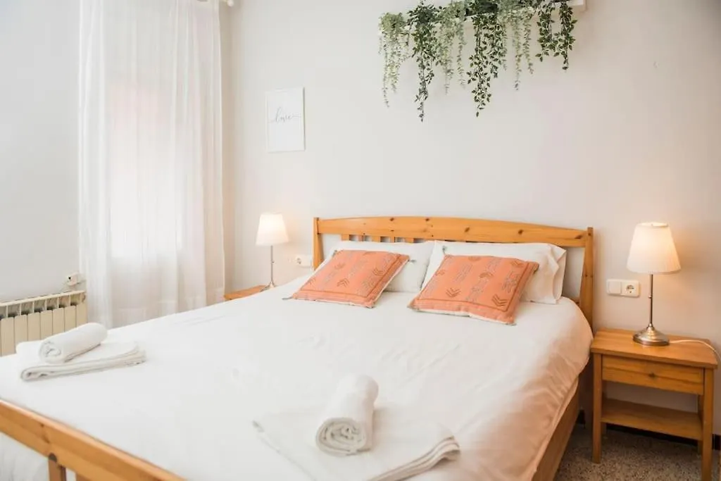 Sunny And Quiet Sagrada Familia Apartment Barcelona 0*,