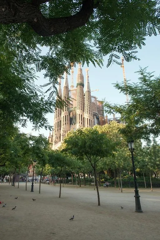 Sunny And Quiet Sagrada Familia Apartment Barcelona