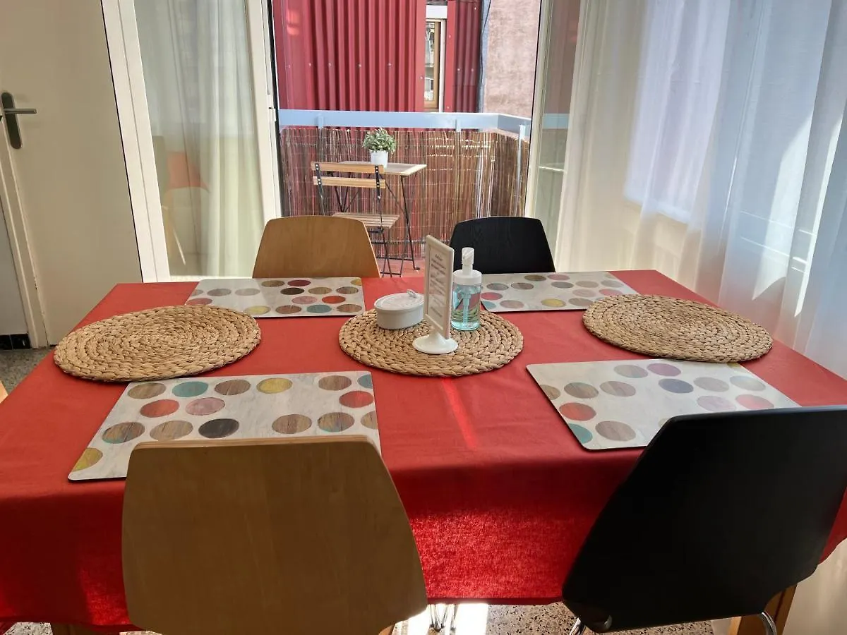 Sunny And Quiet Sagrada Familia Apartment Barcelona